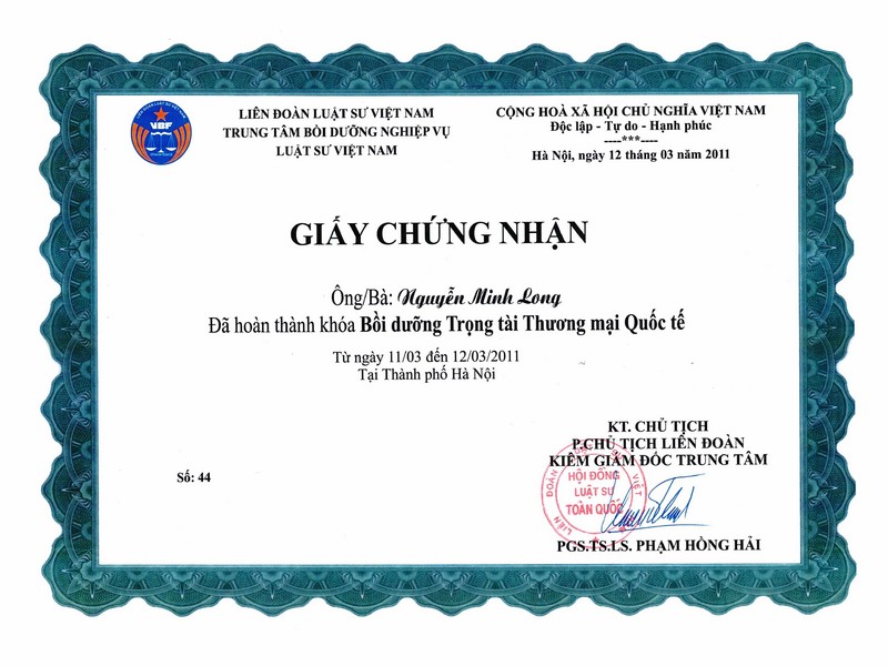 Giấy chứng nhận cho luật sư Nguyễn Minh Long đã hoàn thành khóa bồi dưỡng trọng tài thương mại quốc tế